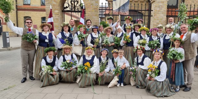 Kauguru kultūras nama jauktais koris "Spārnos"